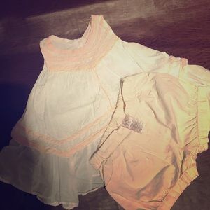 2 outfits. Wears like 12-18mnths (actual sz 24m)